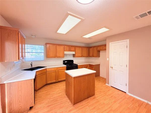 $2,000 | 1522 Van Horn Drive, Round Rock, TX 78664