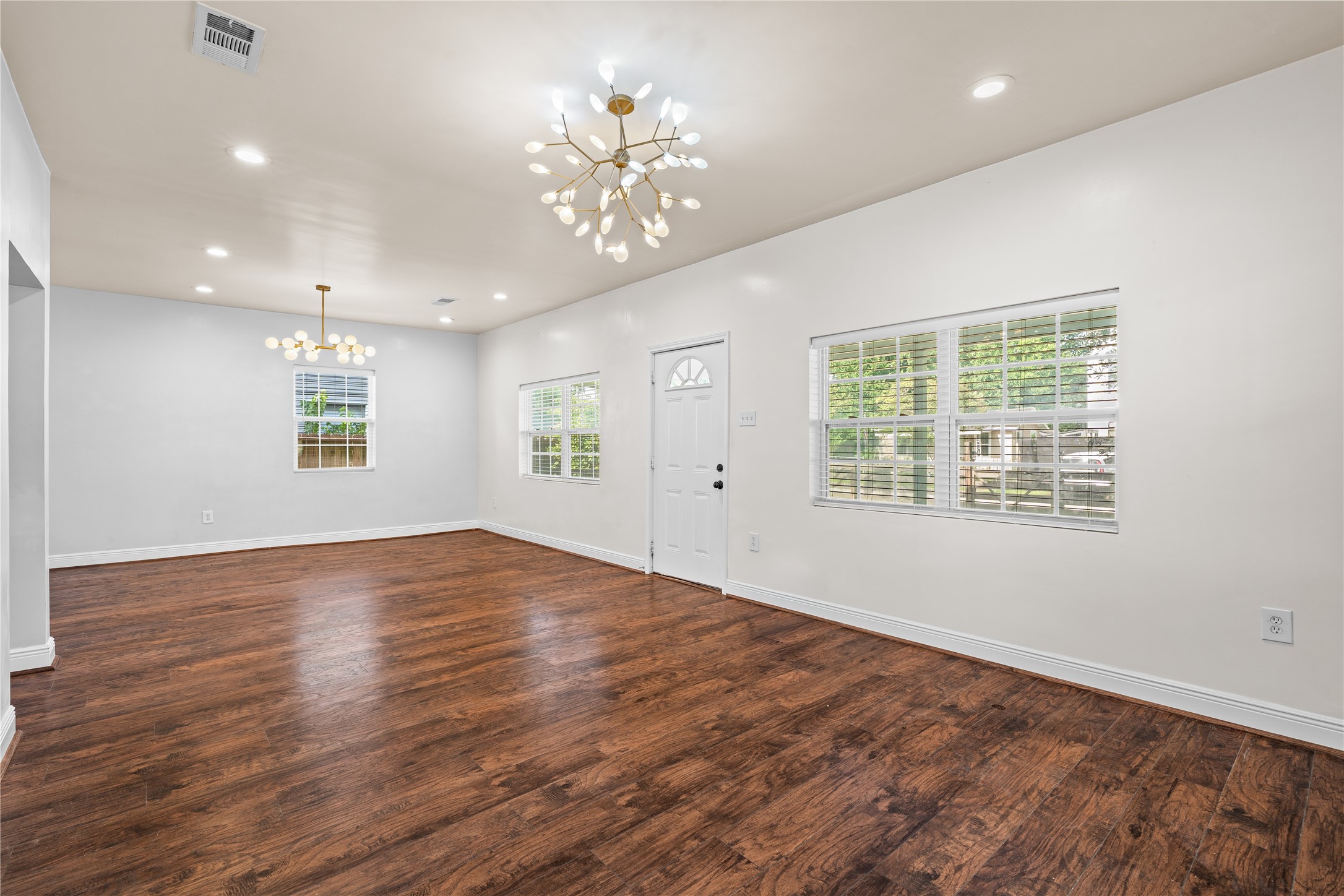 4401 Hain Street Houston, TX 77009 - Photo 4 of 27