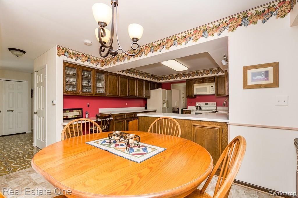 2420 Kimberly Fair Street Rochester Hills, MI 48309 - Photo 9 of 28