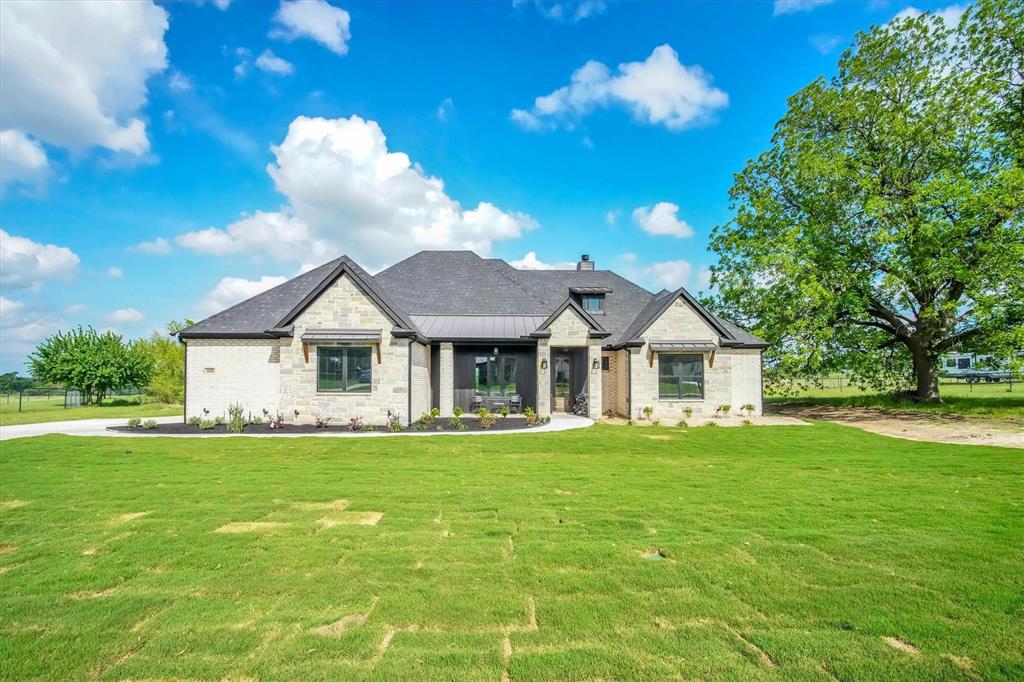 1028 Henry Way Springtown, TX 76082 - Photo 3 of 40 a front view of a house with garden