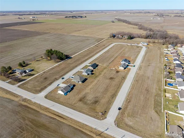 $32,980 | 4830 Fitz James Crossing, Highland, IL 62249