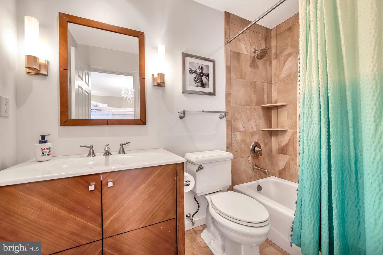 18 Innisbrook Road Skillman, NJ 08558 - Photo 28 of 46 En suite Bathroom