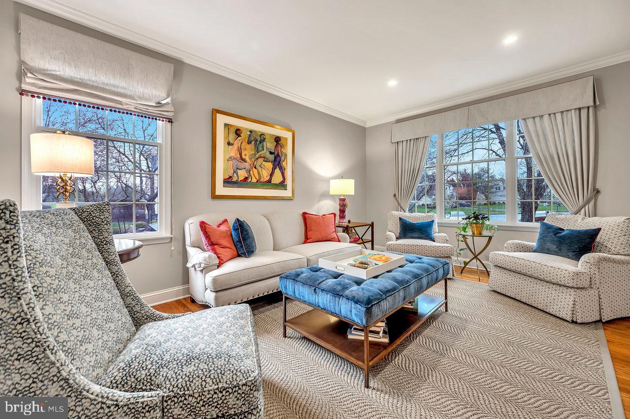 18 Innisbrook Road Skillman, NJ 08558 - Photo 7 of 46 Living Room