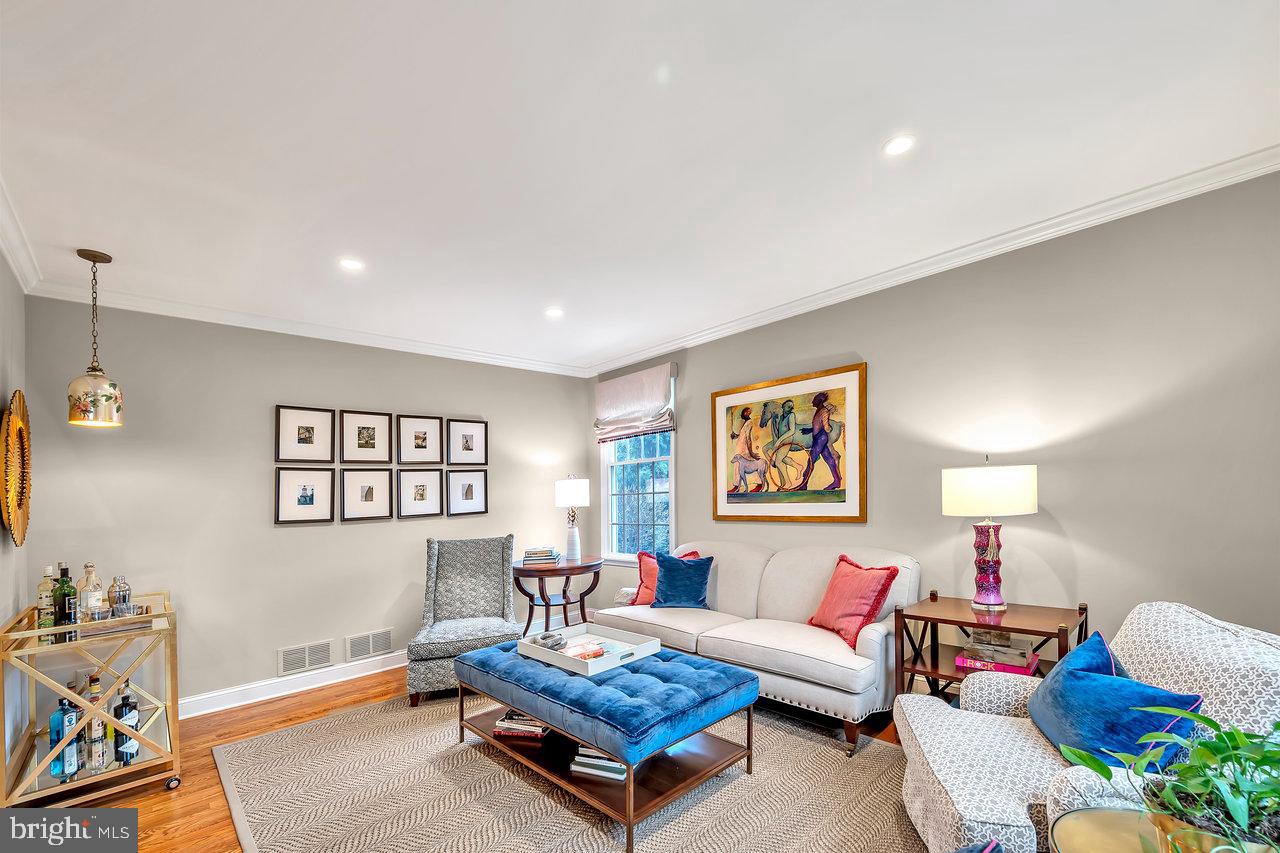 18 Innisbrook Road Skillman, NJ 08558 - Photo 8 of 46 Living Room