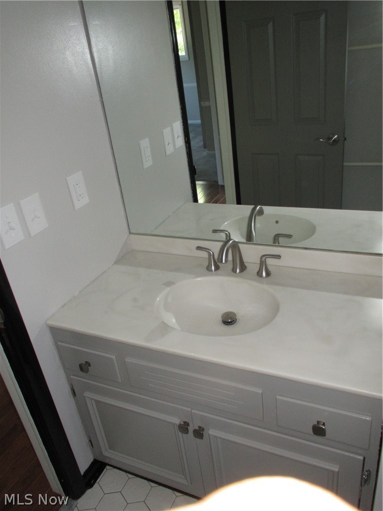 8885 Carnes Road Chagrin Falls, OH 44023 - Photo 17 of 34 Upstairs Bath Vanity