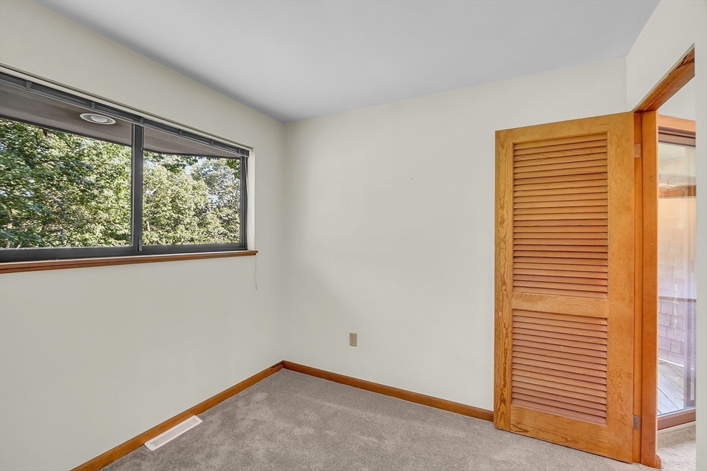 112 Littleton County Road Harvard, MA 01451 - Photo 19 of 40