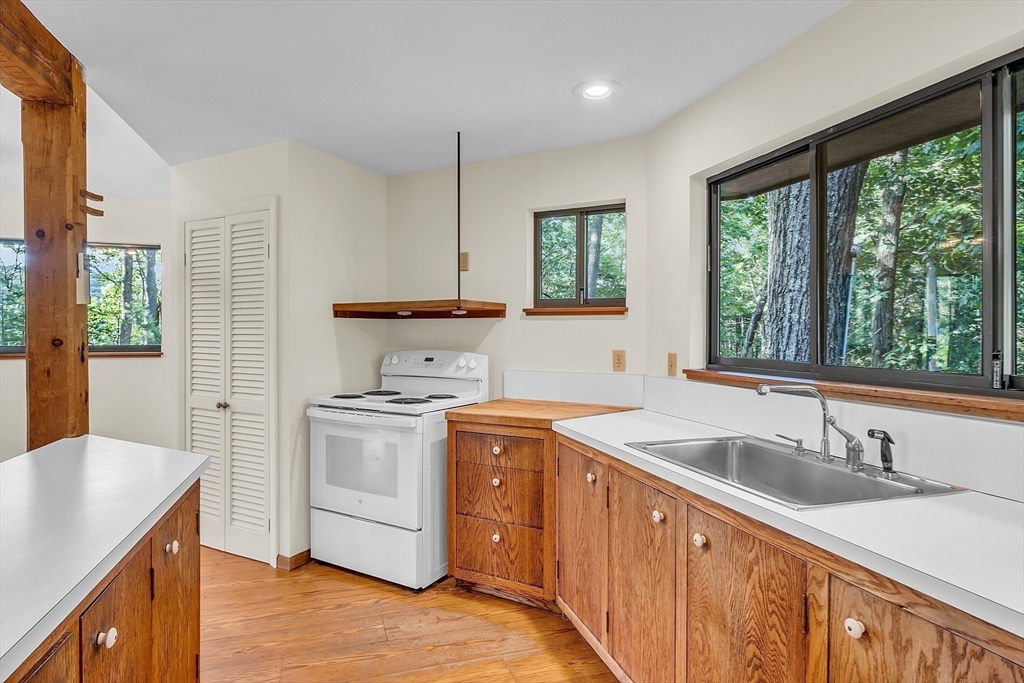 112 Littleton County Road Harvard, MA 01451 - Photo 9 of 40