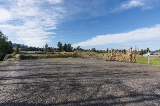 $2,400,000 | 5186-5220 Hwy 116 Highway South, Sebastopol, CA 95472