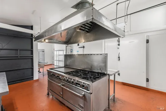 $2,400,000 | 5186-5220 Hwy 116 Highway South, Sebastopol, CA 95472