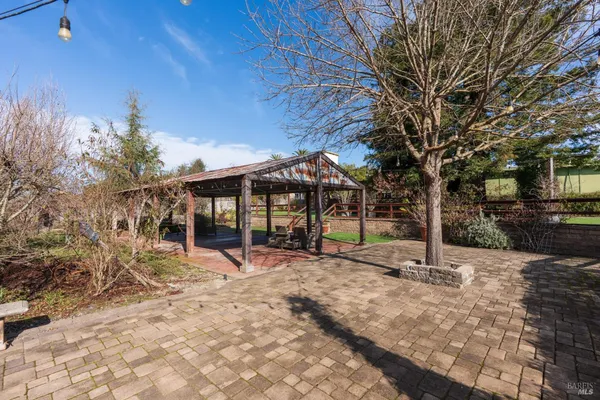 $1,999,999 | 5186-5220 Hwy 116 Highway South, Sebastopol, CA 95472