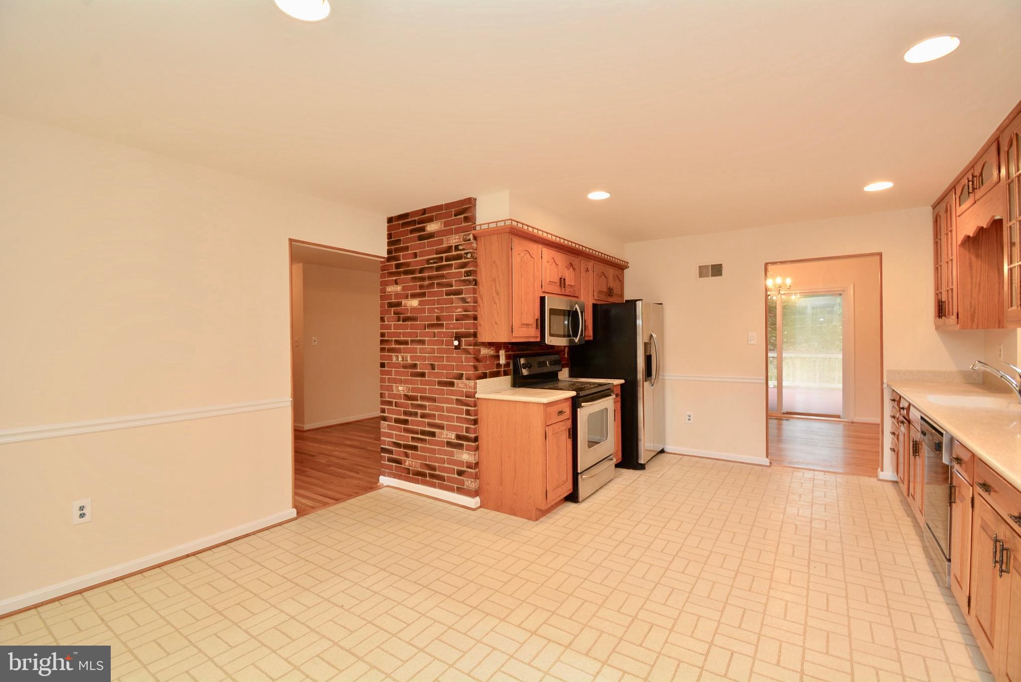 7002 Springfield Village Court Springfield, VA 22152 - Photo 11 of 45 Kitchen