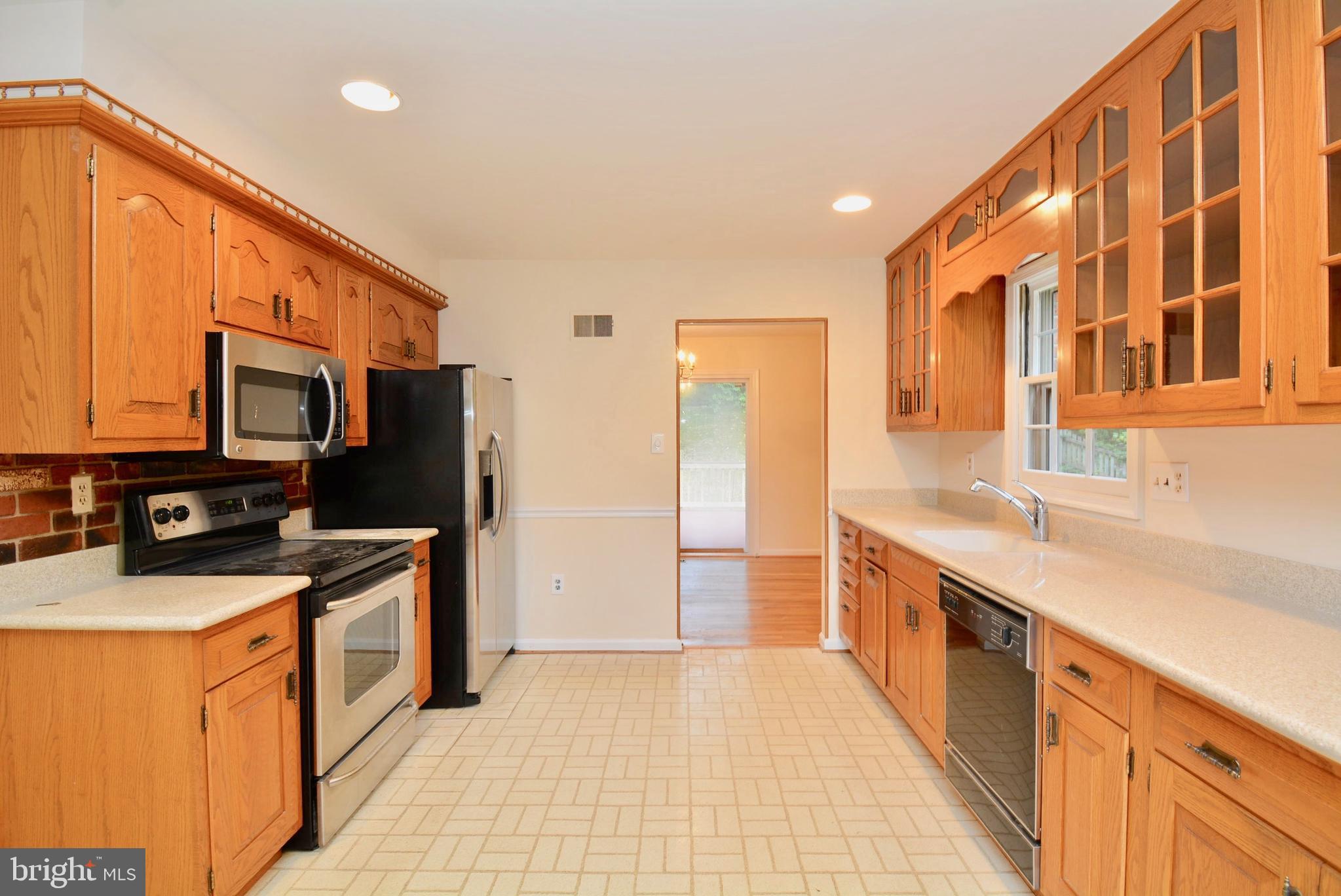 7002 Springfield Village Court Springfield, VA 22152 - Photo 12 of 45 Kitchen