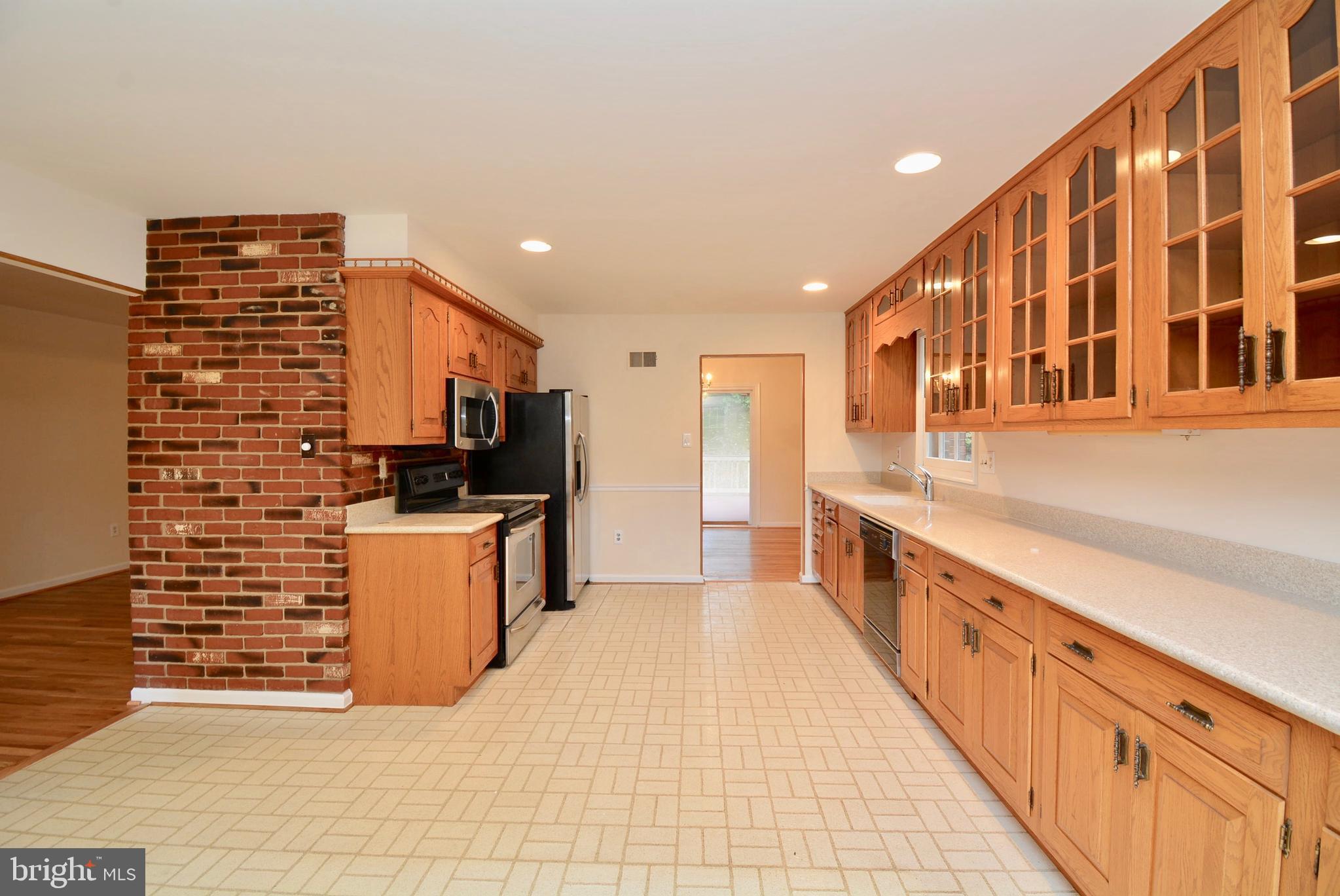 7002 Springfield Village Court Springfield, VA 22152 - Photo 13 of 45 Kitchen