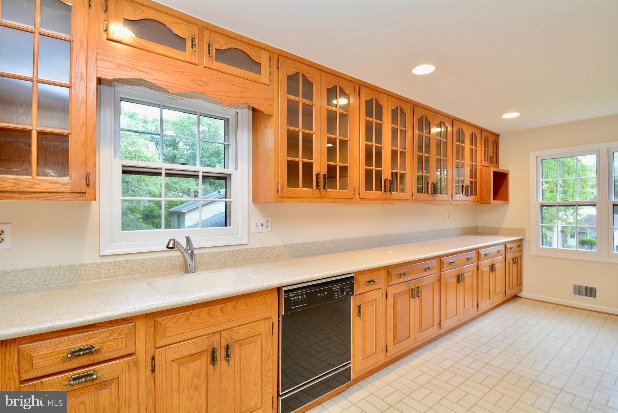 7002 Springfield Village Court Springfield, VA 22152 - Photo 6 of 45 Kitchen