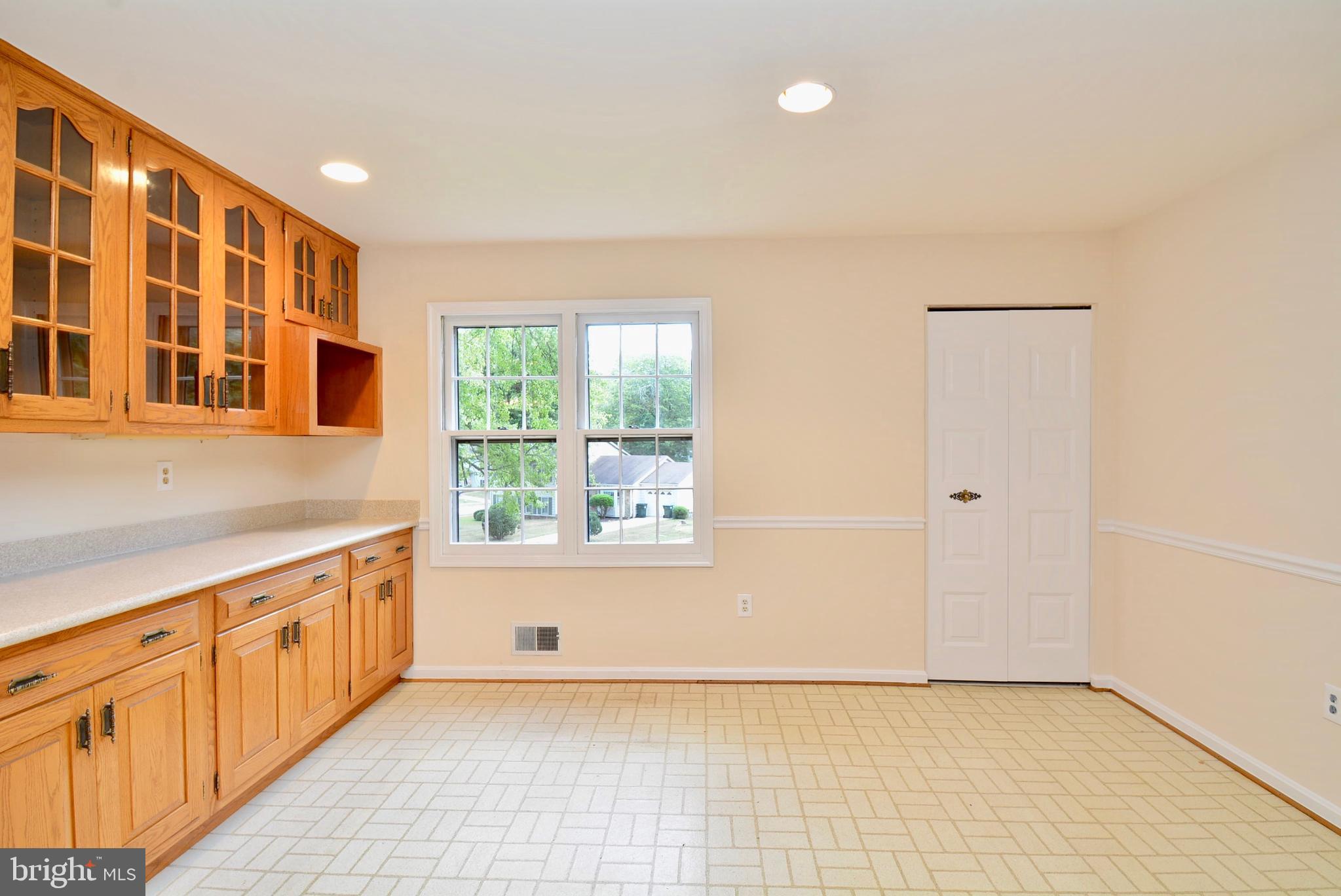 7002 Springfield Village Court Springfield, VA 22152 - Photo 8 of 45 Kitchen/ eating area