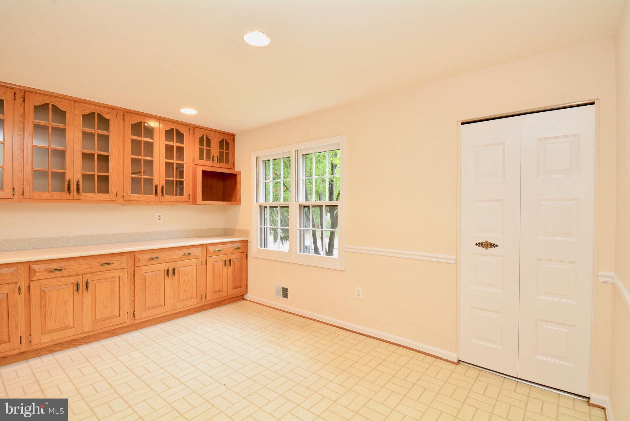 7002 Springfield Village Court Springfield, VA 22152 - Photo 9 of 45 Kitchen/eating area