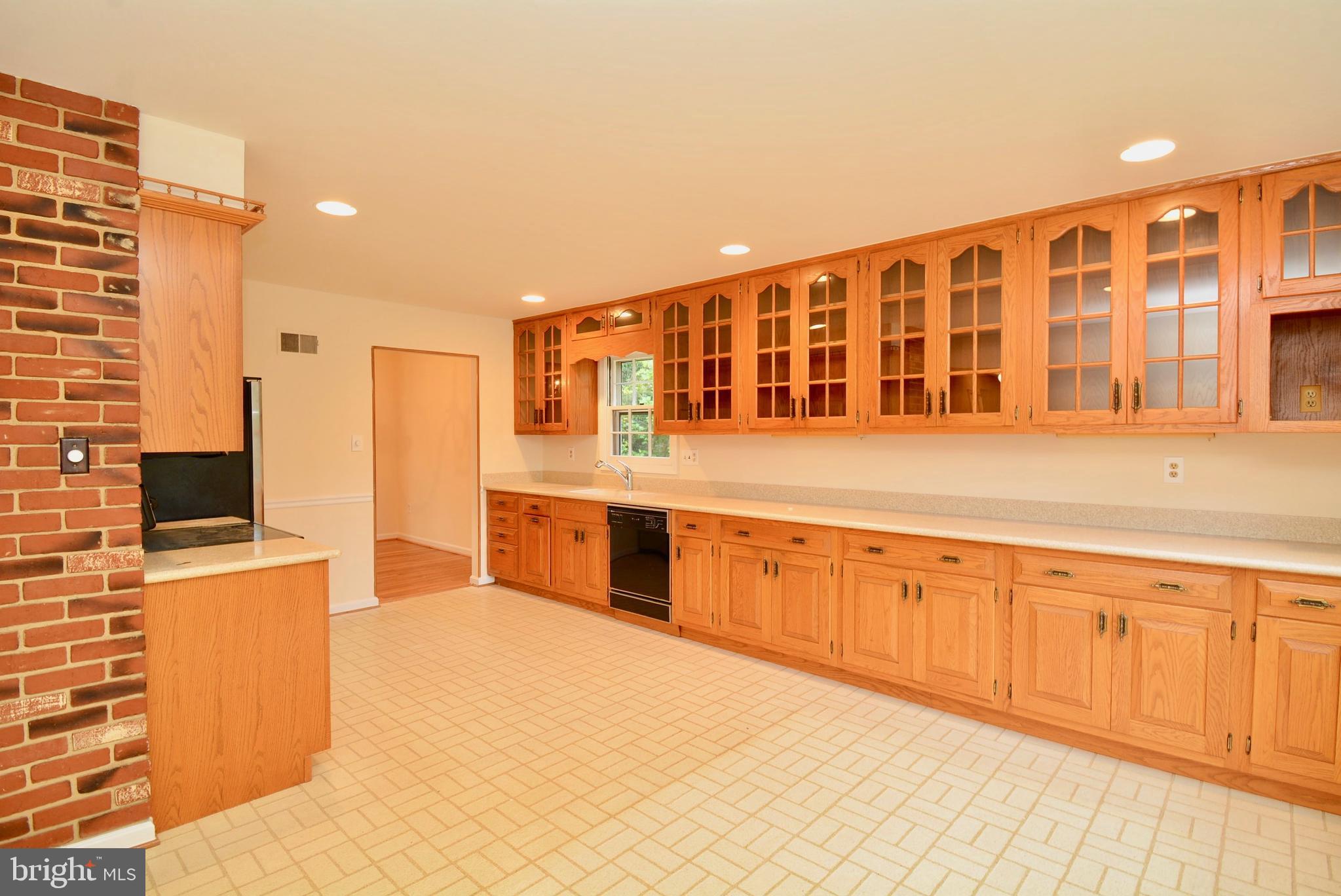 7002 Springfield Village Court Springfield, VA 22152 - Photo 10 of 45 Kitchen
