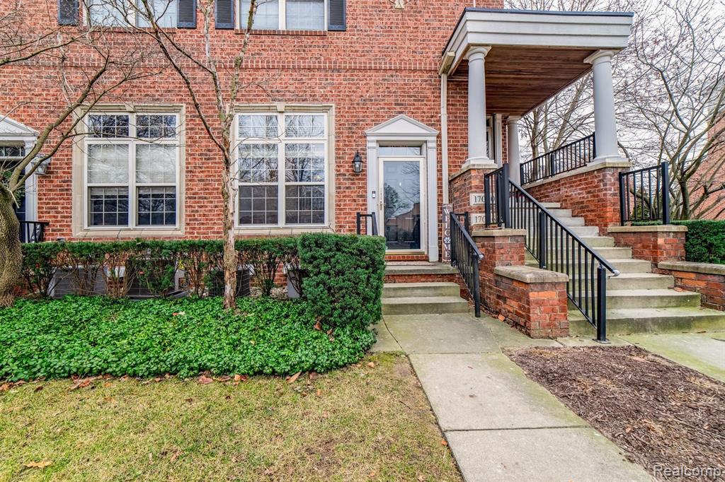 17026 Farmington Road Livonia, MI 48154 - Photo 1 of 36 Gallery Image 1