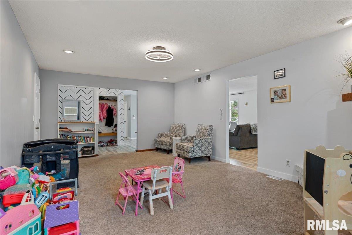 2637 Sarona Road Springfield, IL 62704 - Photo 4 of 32 Gallery Image 4
