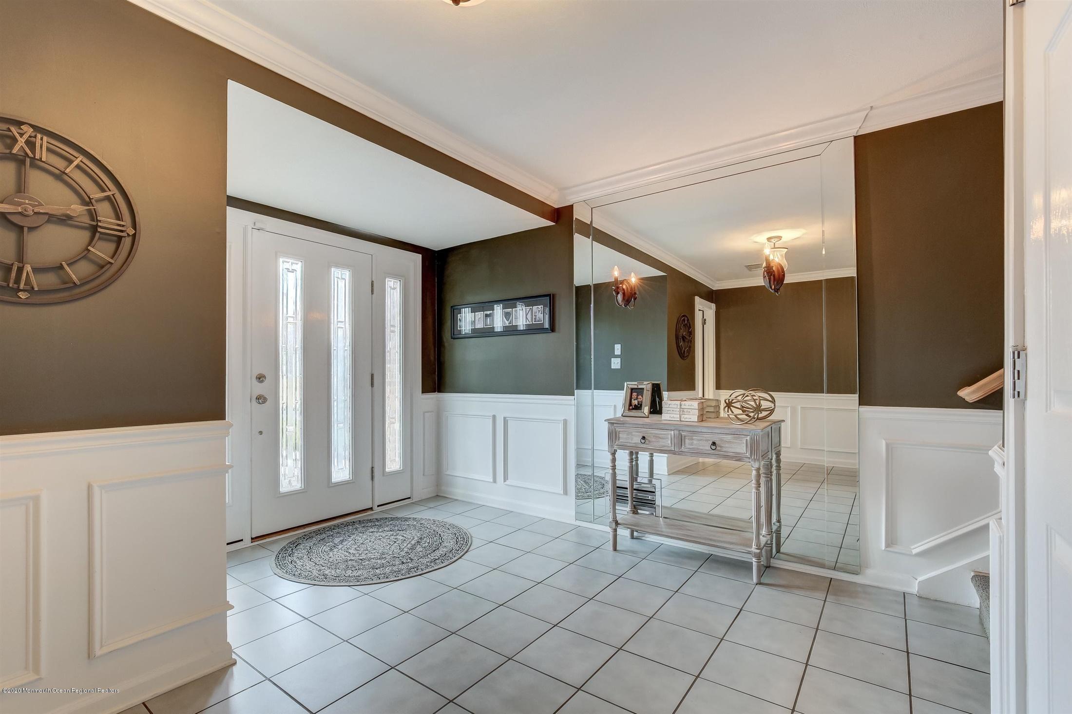 6 Farm Tree Road Manalapan, NJ 07726 - Photo 4 of 28 04-Foyer