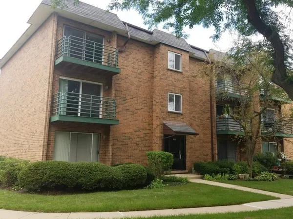 $2,000 | 905 Casey Court, Unit 6, Schaumburg, IL 60173
