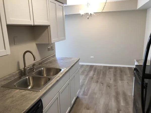 $2,000 | 905 Casey Court, Unit 6, Schaumburg, IL 60173