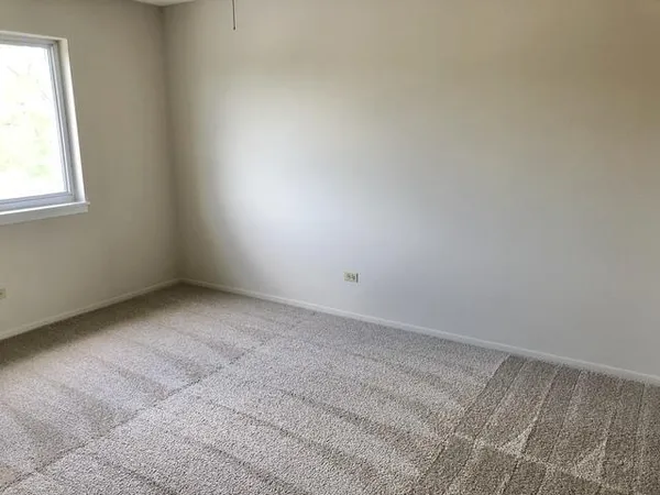 $2,000 | 905 Casey Court, Unit 6, Schaumburg, IL 60173