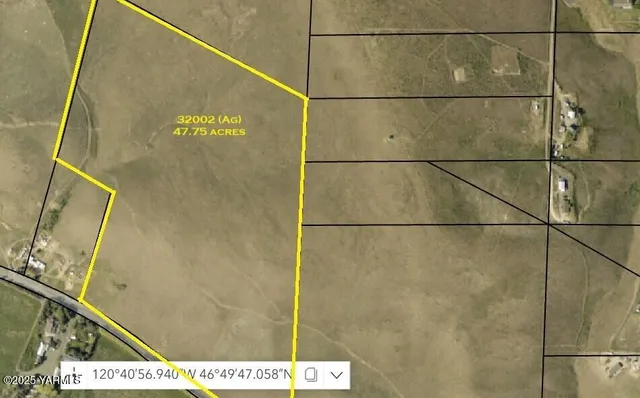 a picture of a bathroom