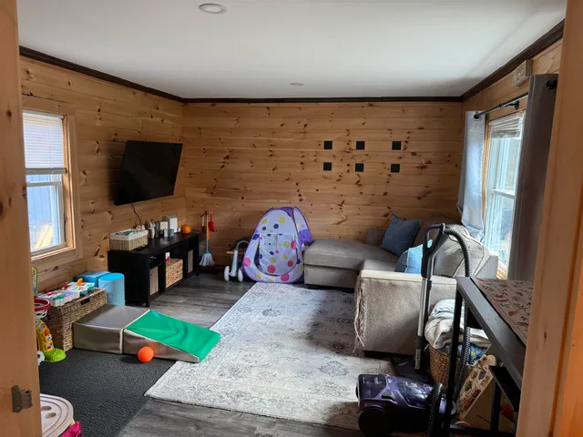 $425,000 | 1873 Old River Road, Hartford, VT 05001