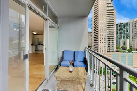 $350,000 | 600 North Dearborn Street, Unit 1502, Chicago, IL 60654