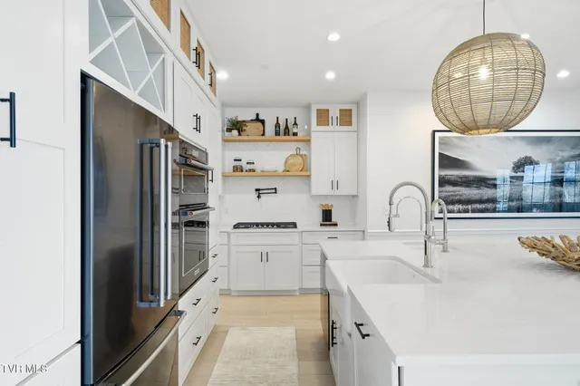 $945,000 | 112 Black Thorn Drive, Jonesborough, TN 37659