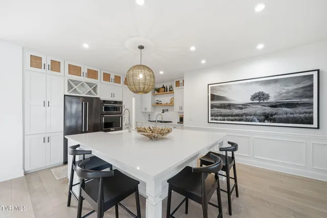 $945,000 | 112 Black Thorn Drive, Jonesborough, TN 37659