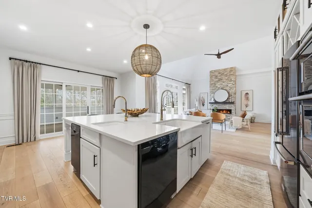 $945,000 | 112 Black Thorn Drive, Jonesborough, TN 37659