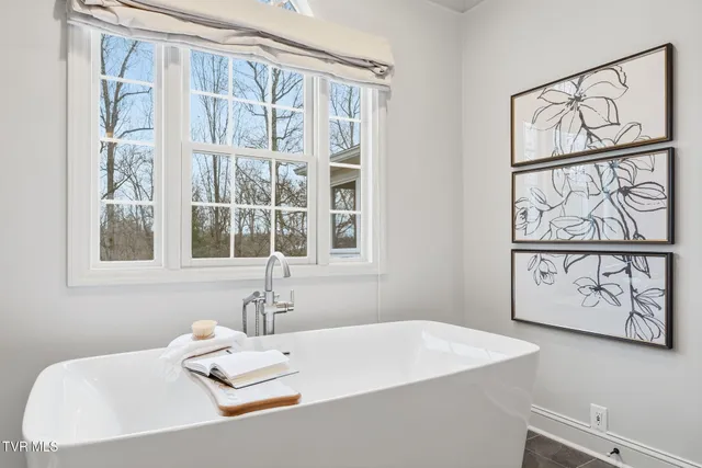 $945,000 | 112 Black Thorn Drive, Jonesborough, TN 37659