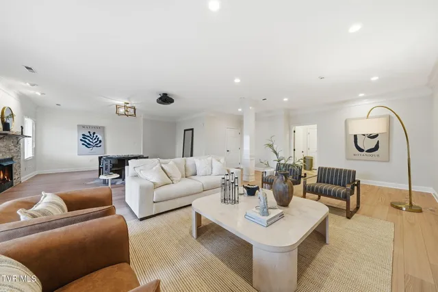 $945,000 | 112 Black Thorn Drive, Jonesborough, TN 37659