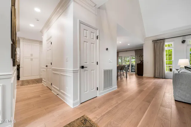 $945,000 | 112 Black Thorn Drive, Jonesborough, TN 37659