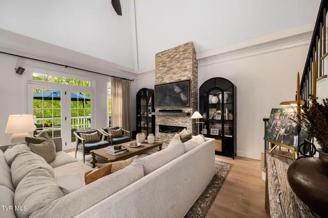 $945,000 | 112 Black Thorn Drive, Jonesborough, TN 37659