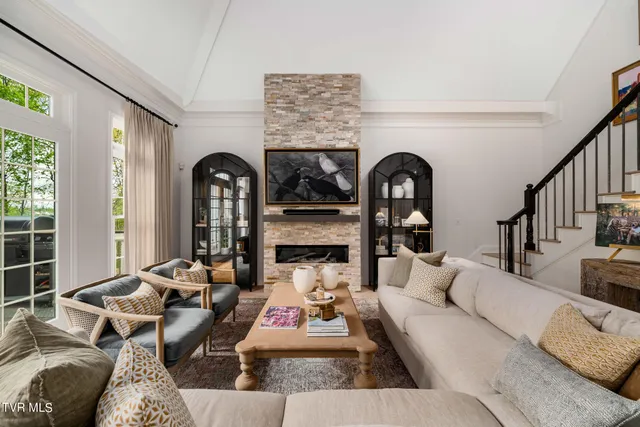 $945,000 | 112 Black Thorn Drive, Jonesborough, TN 37659