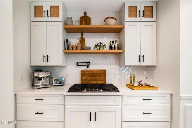 $945,000 | 112 Black Thorn Drive, Jonesborough, TN 37659