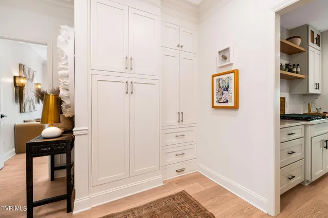 $945,000 | 112 Black Thorn Drive, Jonesborough, TN 37659