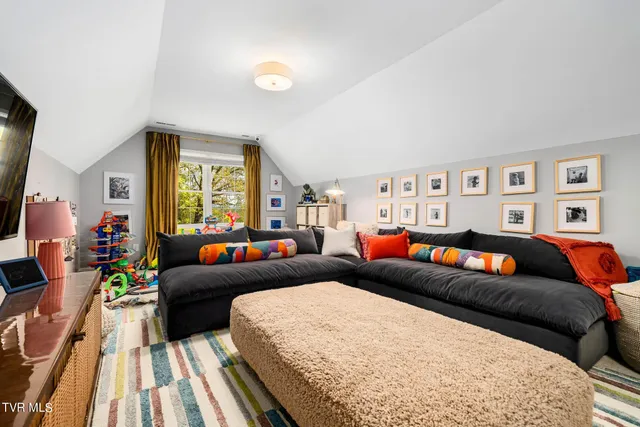 $945,000 | 112 Black Thorn Drive, Jonesborough, TN 37659