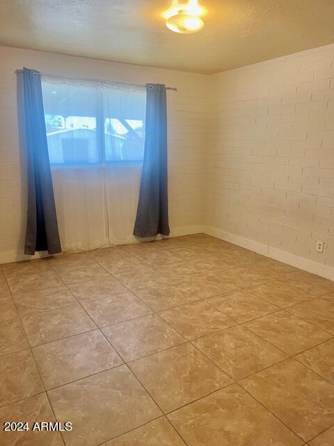 4902 West Osborn Road Phoenix, AZ 85031 - Photo 9 of 18 IMG_7247