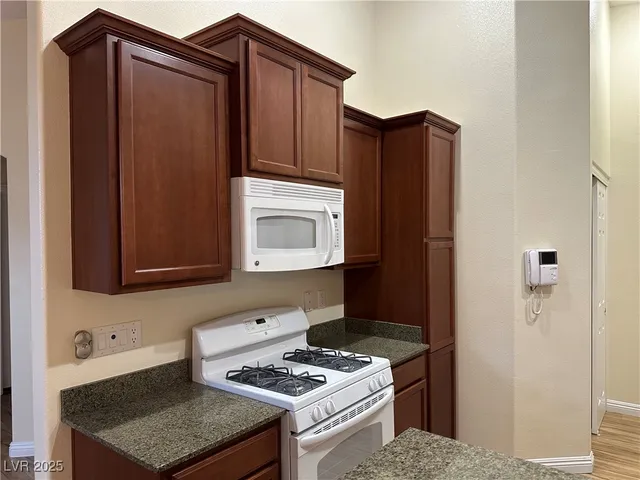 $1,550 | 6434 Burns Allen Avenue, Unit 101, Las Vegas, NV 89122