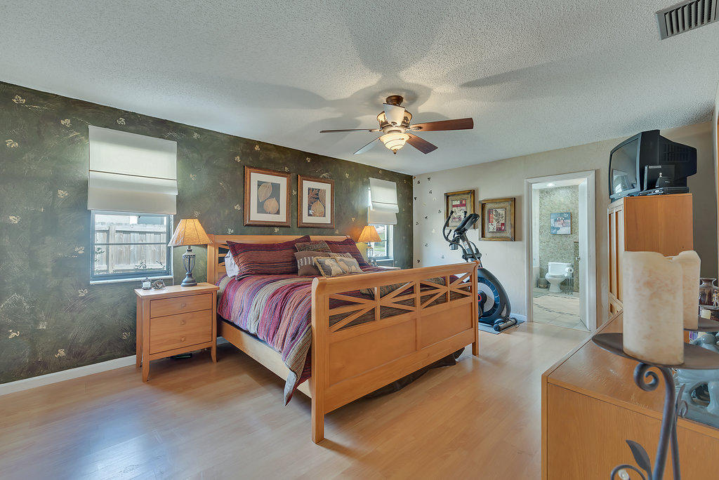 6901 North Grande Drive Boca Raton, FL 33433 - Photo 20 of 38 master bedroom