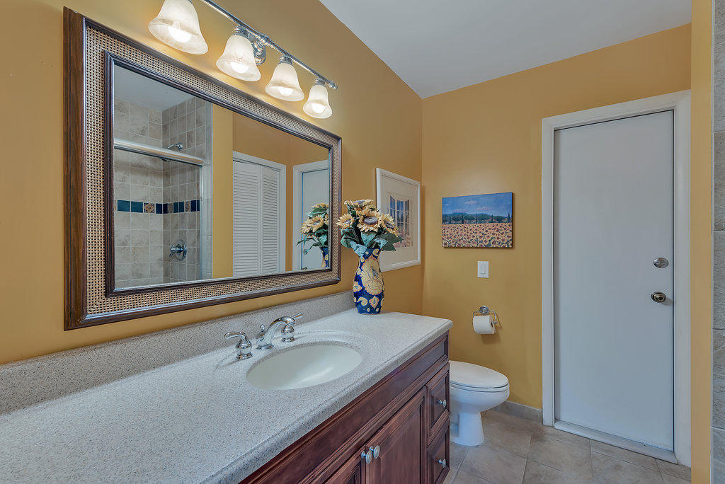 6901 North Grande Drive Boca Raton, FL 33433 - Photo 25 of 38 2nd bathroom