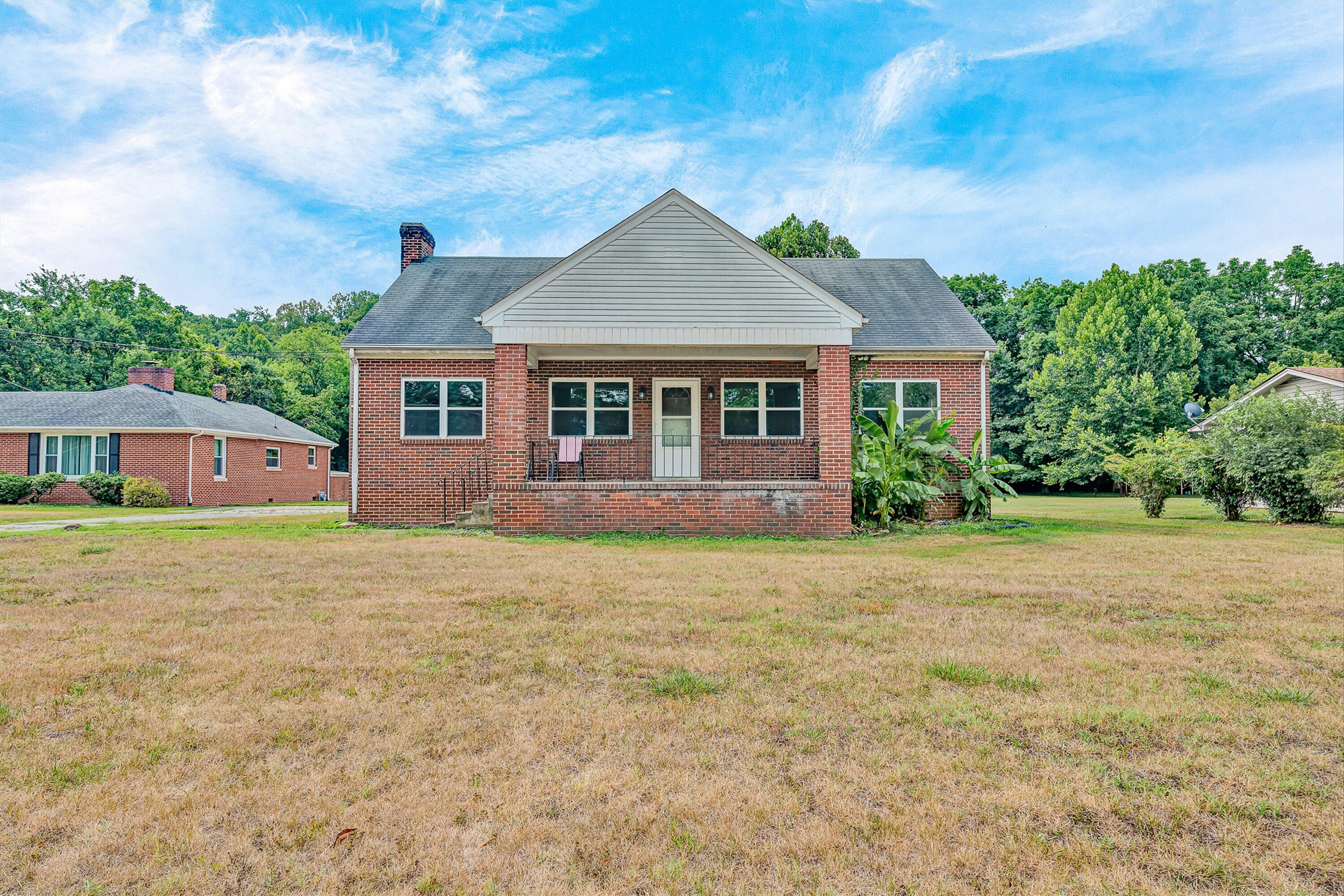 2362 West Riverside Drive Salem, VA 24153 - Photo 2 of 37 02-VM-04614