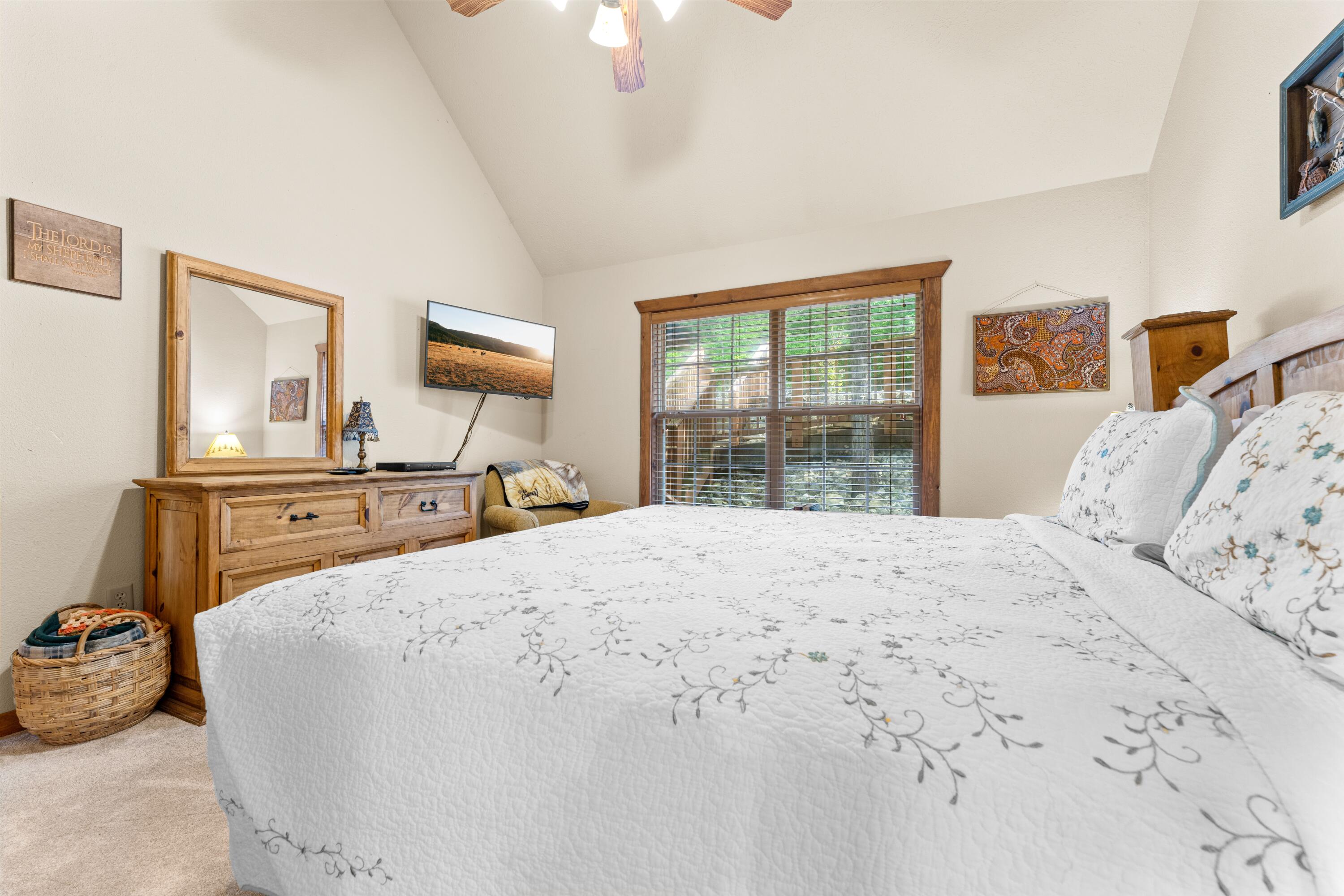 558 Baldknobber Drive, Unit 49 Reeds Spring, MO 65737 - Photo 17 of 40 Master bed