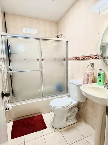 $2,300 | 305 West 68th Street, Unit 516, Hialeah, FL 33014