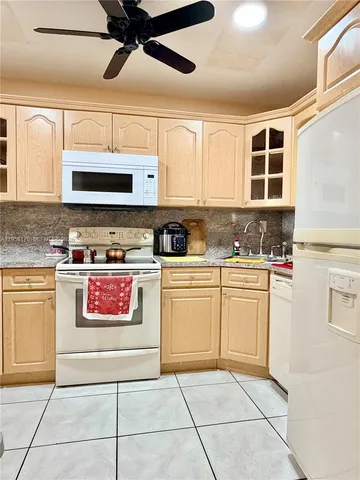 $2,300 | 305 West 68th Street, Unit 516, Hialeah, FL 33014
