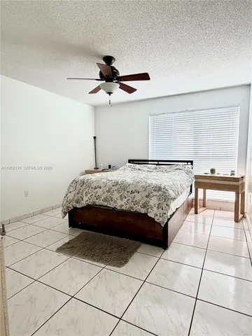 $2,300 | 305 West 68th Street, Unit 516, Hialeah, FL 33014